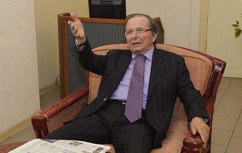 corioni seduto